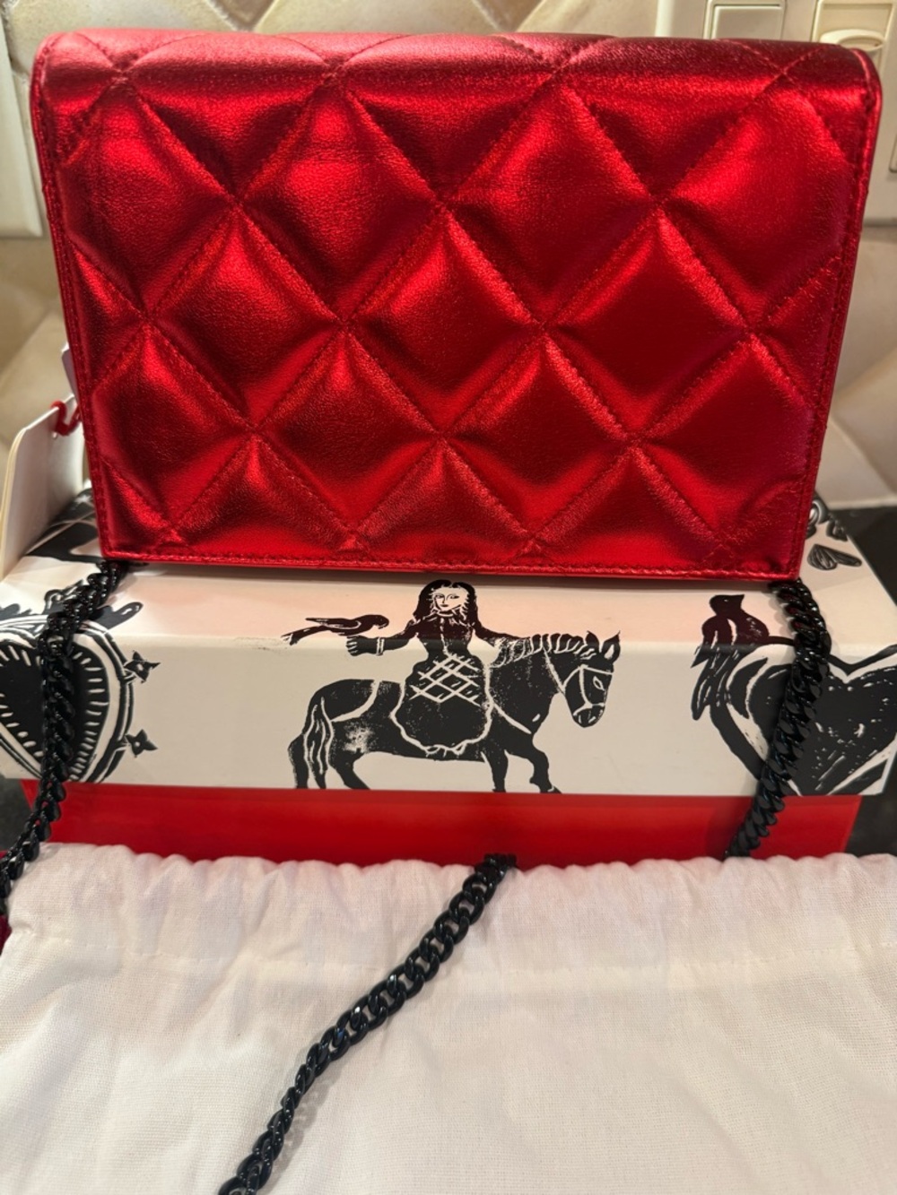 Alexander McQueen Metallic Red Quilted Skull-Accent Crossbody - Picture 3 of 8
